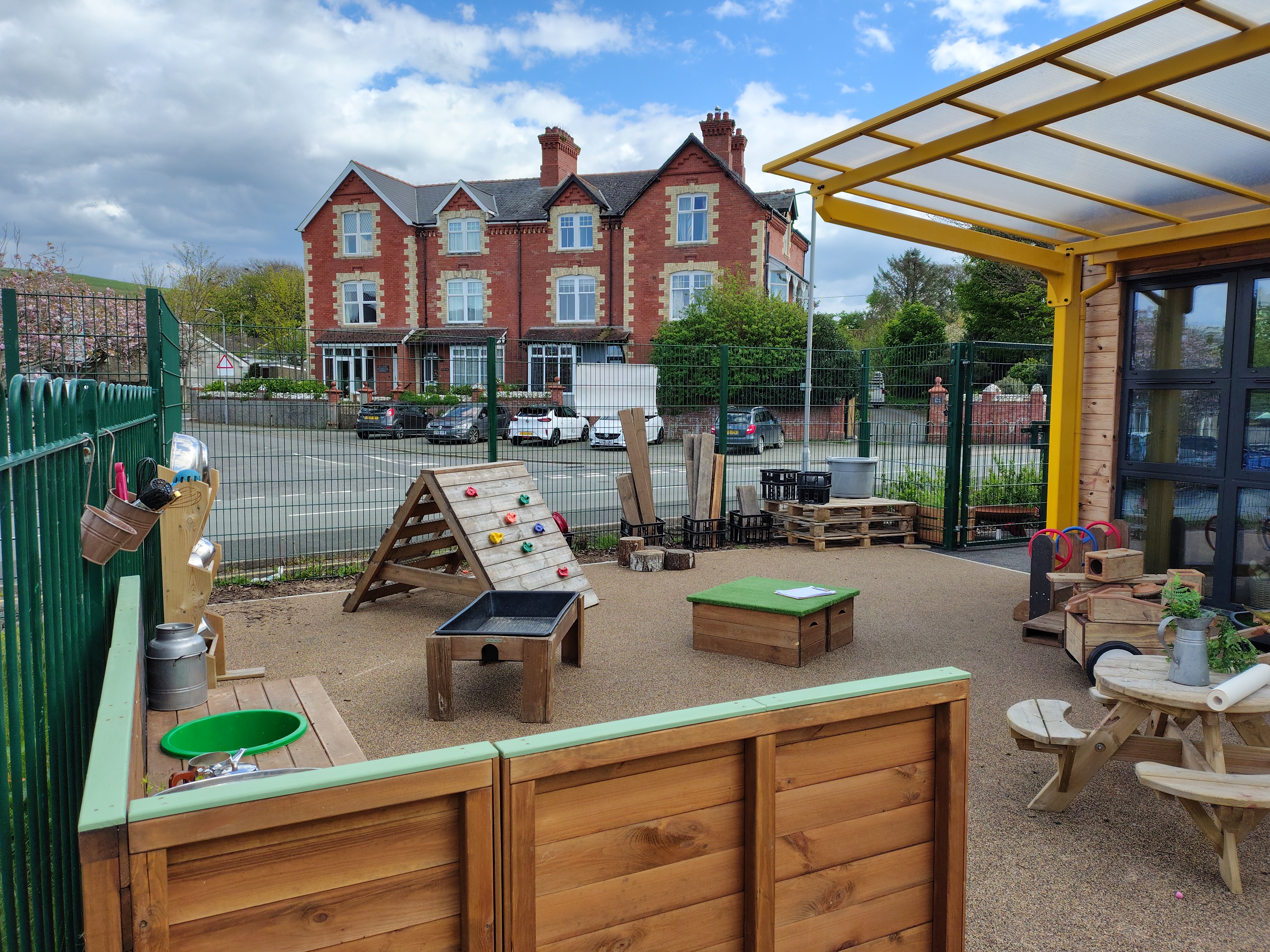 outside play area Cylch Meithrin Ty Mabon Tywyn