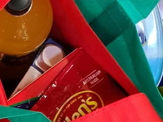 Shopping bag with food