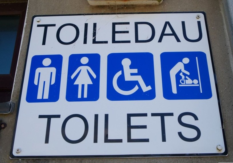 Public toilets sign